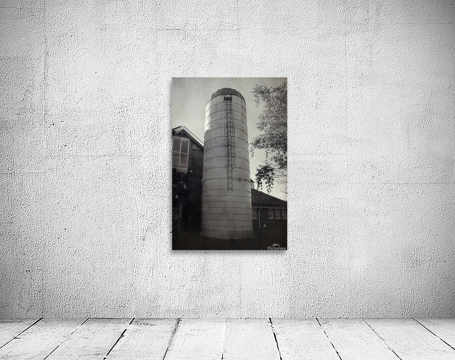 Front View Of Upland Silo Wall Preview